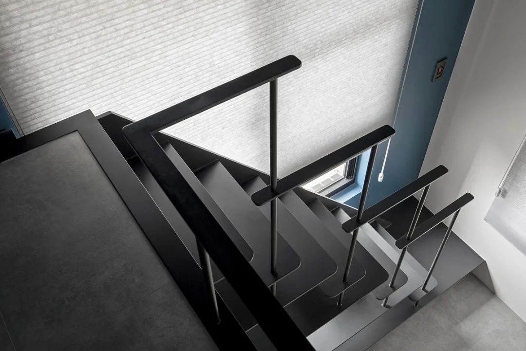 95后男主晒出33㎡独居小家：装修简约高级，随手一拍就是精致场面