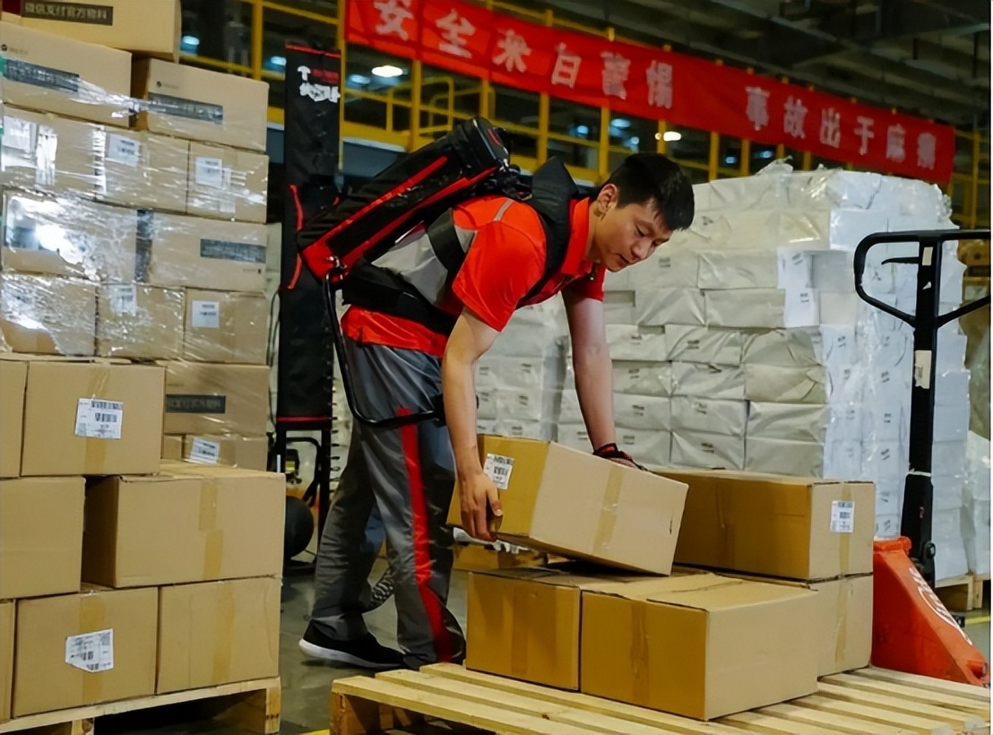 京东001号快递员金宜财：死心塌地送快递12年，刘强东给了他什么