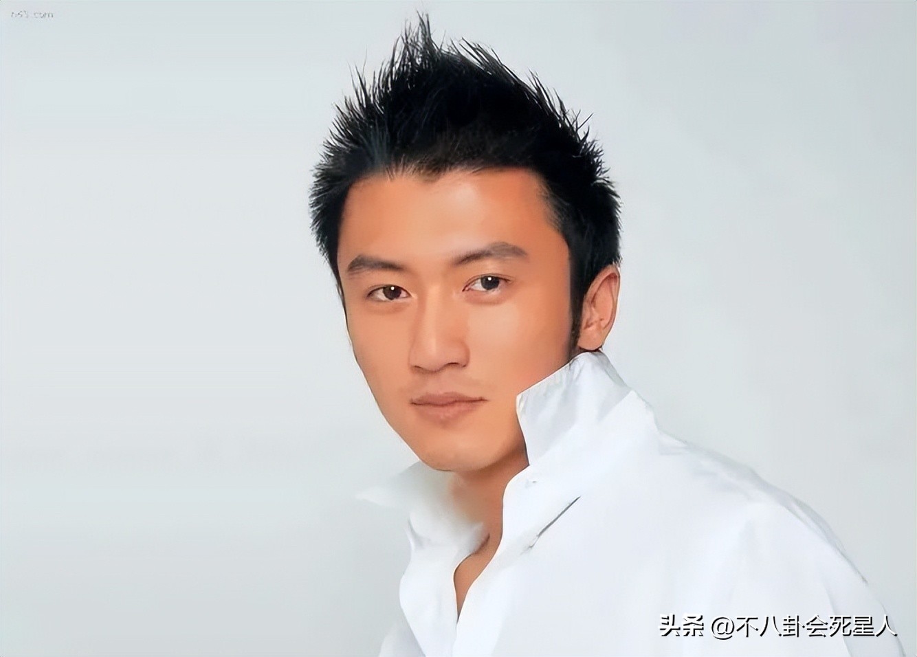 明星的早期照片，谢霆锋土，杨颖非主流，都是“黑历史”