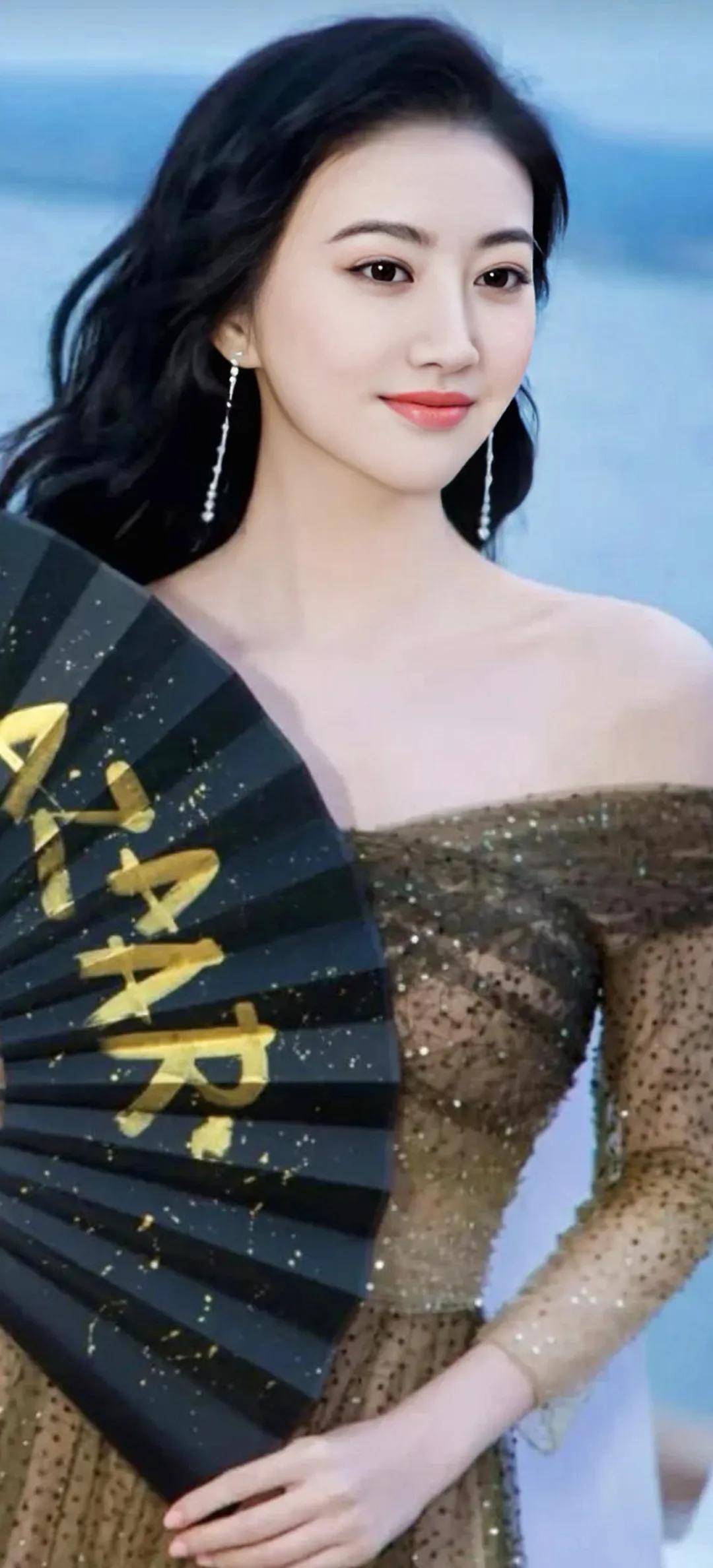 千秋无绝色,悦目是佳人.景甜超高清写真美图张张性感漂亮