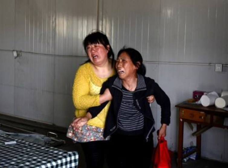 2013年，两女童误食捡来的酸奶不幸殒命，凶手作案原因令人气愤