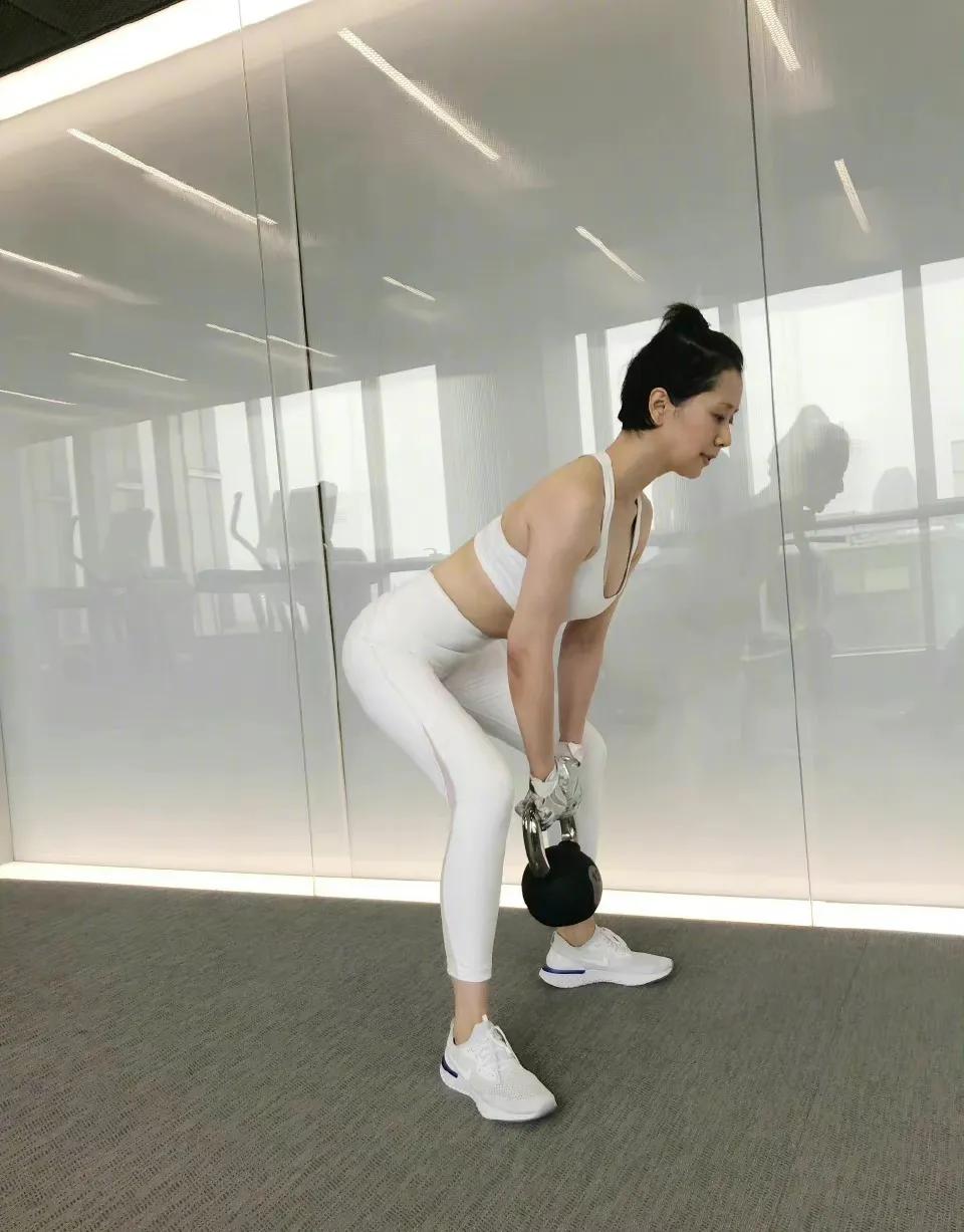 赵雅芝、陈数、殷桃等一众大龄女星，如何保持身材，做法值得学习