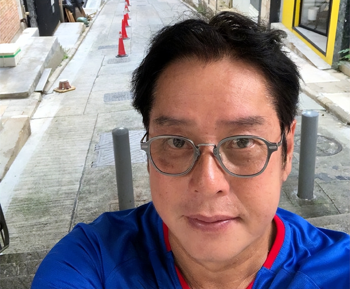 谭咏麟罕谈26岁儿子，承认想抱孙子！爱子长居国外恋上外籍美女