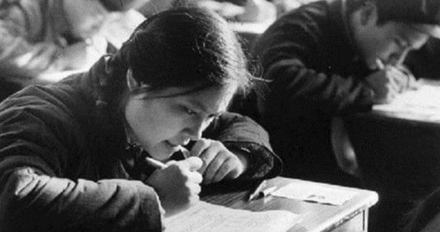 77年高考恢复，被录取的001号学生怎样了？一生都在报效祖国