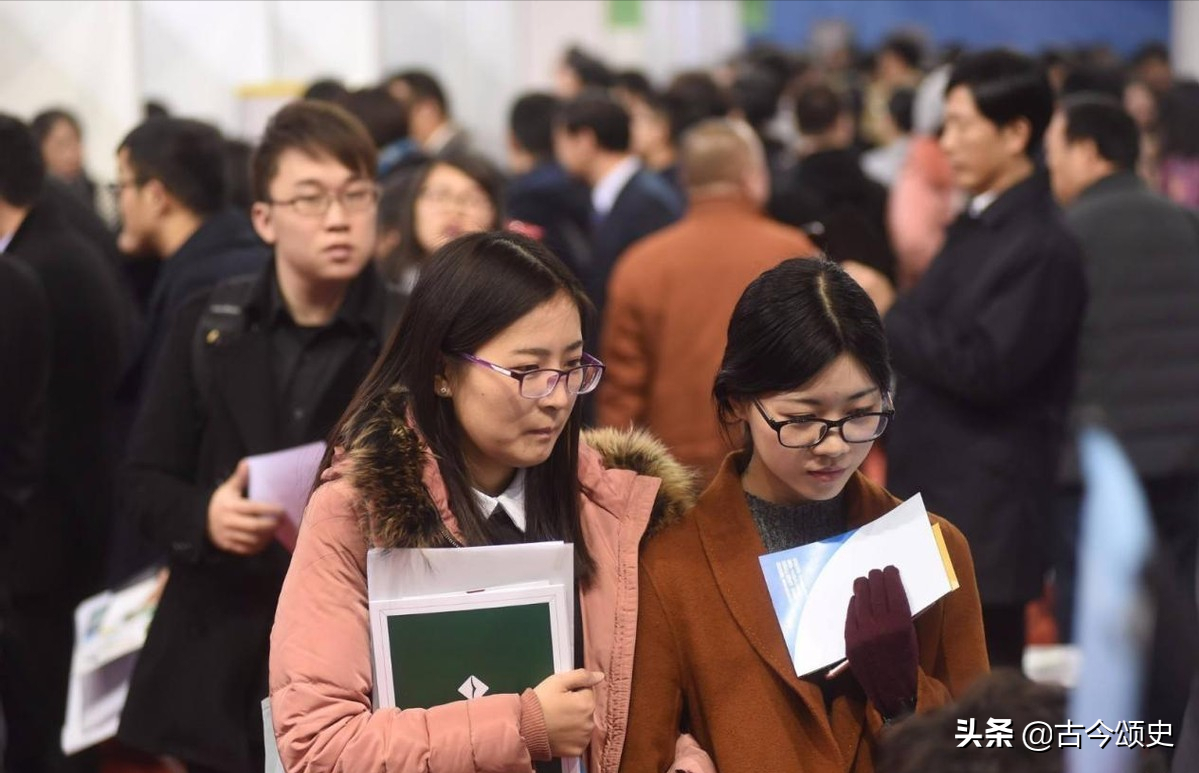 高考状元张晓勇：接近满分考进清华，毕业后却选择回乡当保安