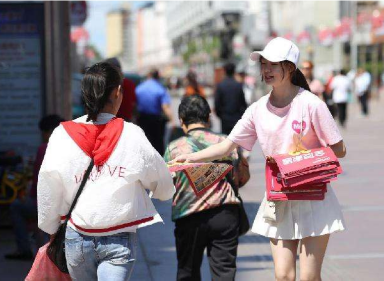 27岁美女在广州有多栋楼，每天拿着笔记本收房租，如今怎样？