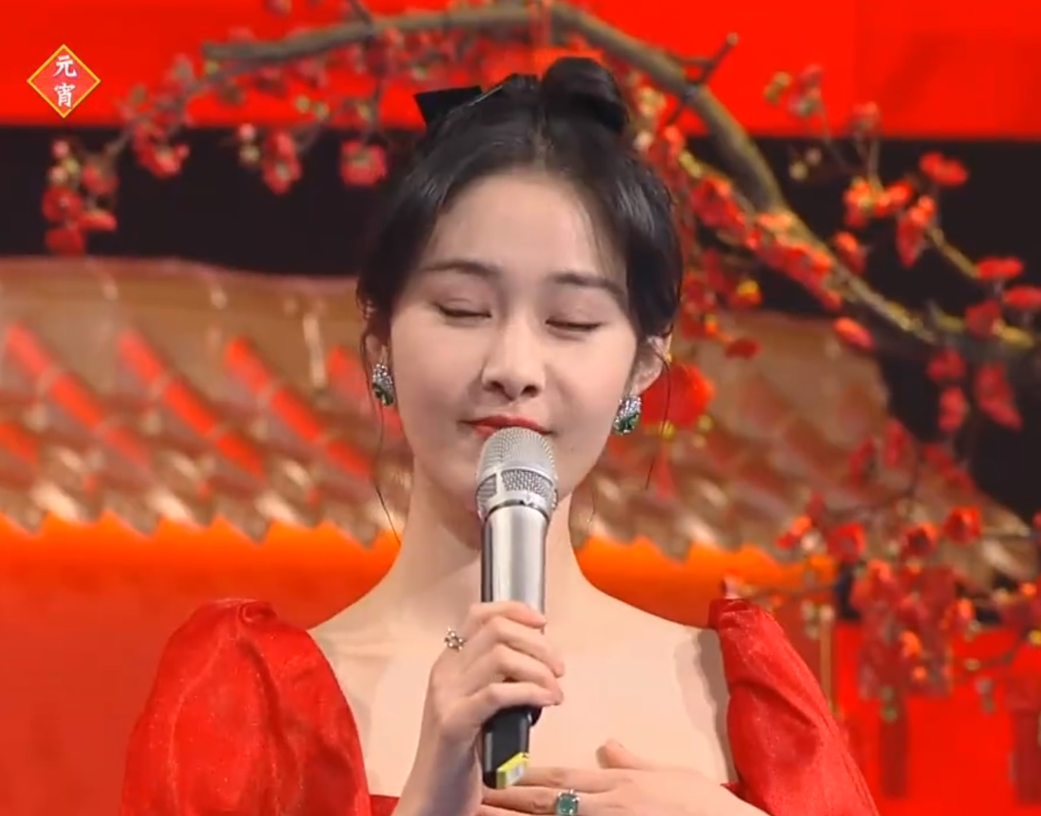 湖南元宵晚会主持班子集体翻车，河南台新颖，央视主持成最大赢家