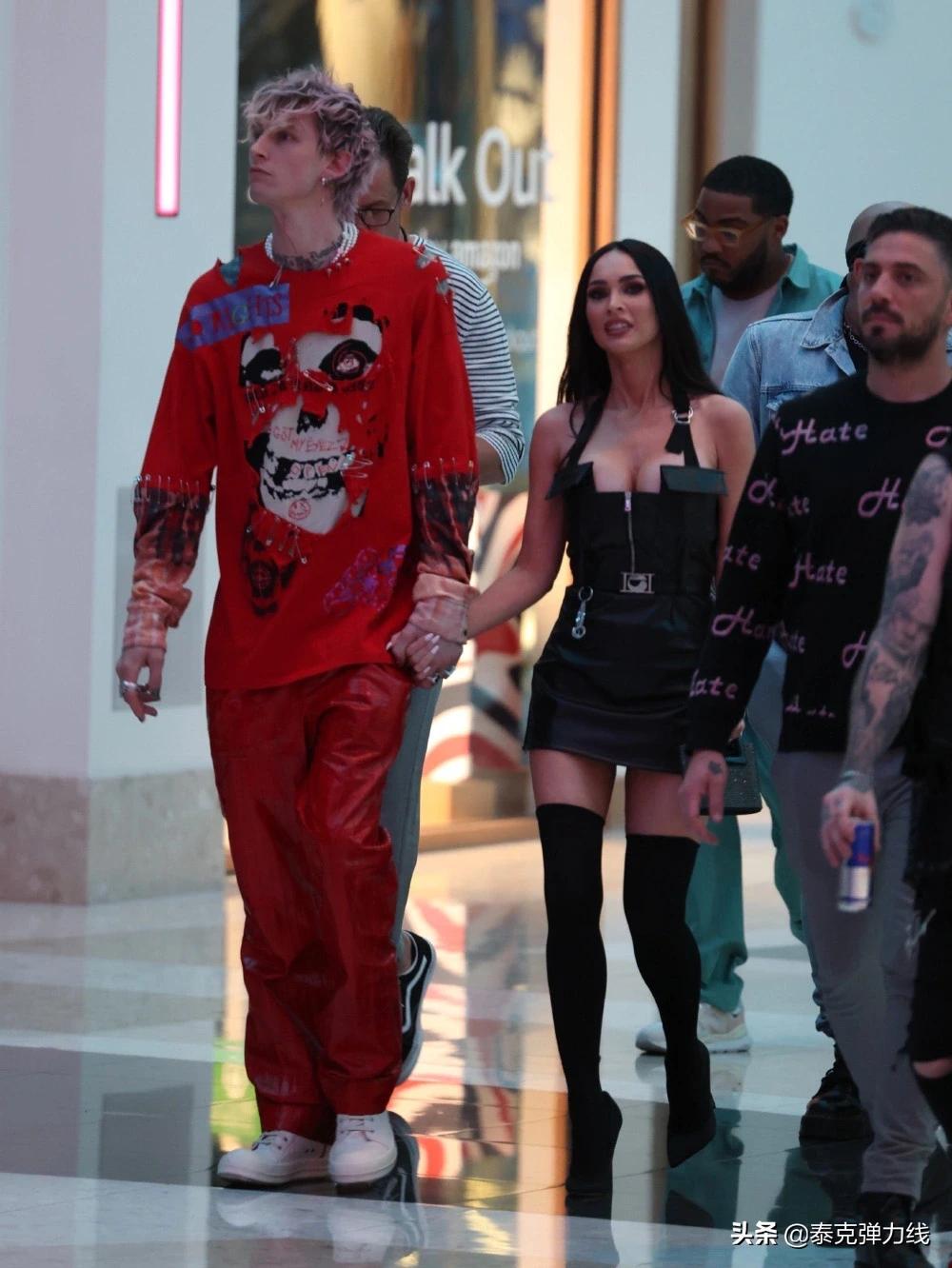 机关枪凯利的粉红色生活真实而黑暗：和女友梅根通电话时差点自杀