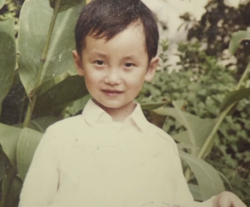 2005年“背母上学”的男孩，29岁时变性为刘婷，当选国际选美女郎