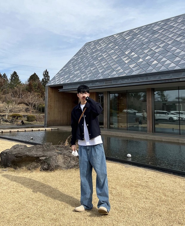 胖胖的男生穿衣搭配(微胖男孩的早春穿搭显瘦指南)