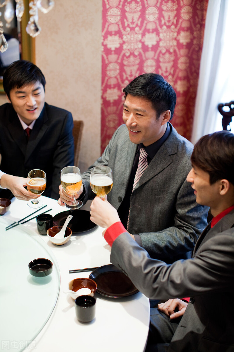 初次请领导吃饭开场白(请领导吃饭,这5个方面要做到"滴水不漏",否则适