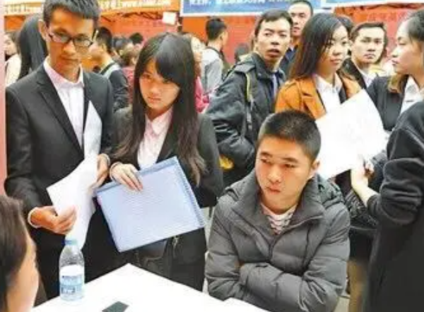 网传事业单位工资上调500？落实车补不是梦，不用再羡慕公务员了