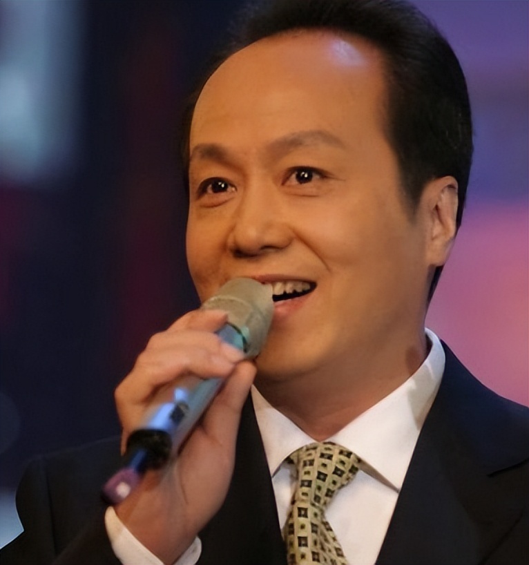 国嘴罗京，25年央视主持经历零失误，今妻子已再婚富商