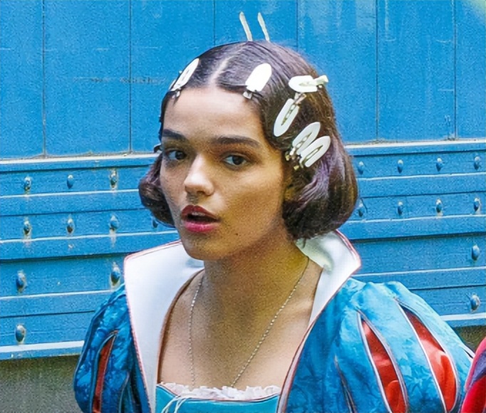 “歪瓜裂枣”别硬演公主，这9位女星告诉你，什么才叫金枝玉叶