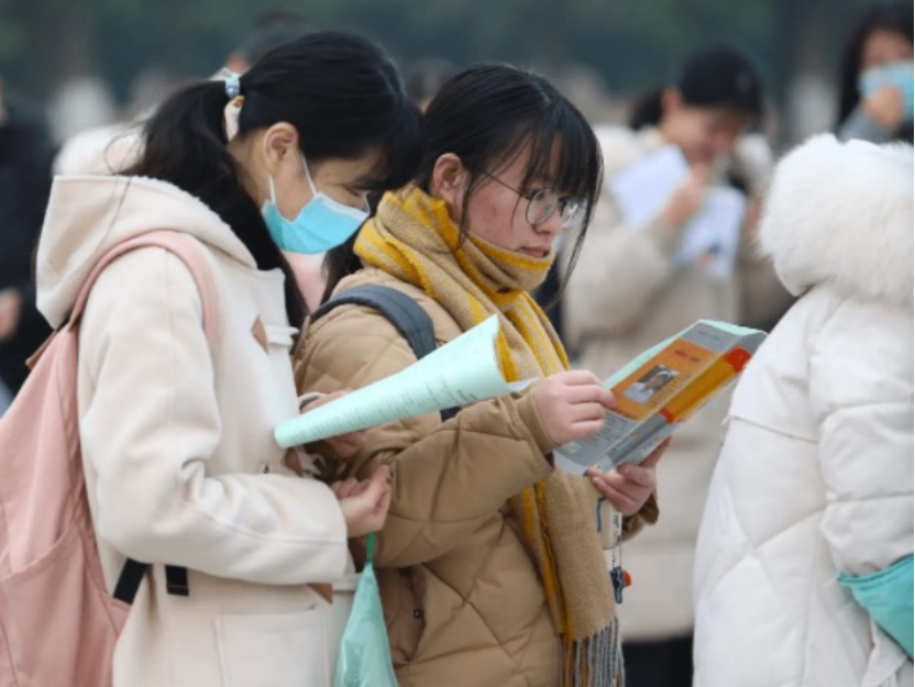 公务员禁止兼职，事业编鼓励兼职，为什么大学生依旧热衷公务员？