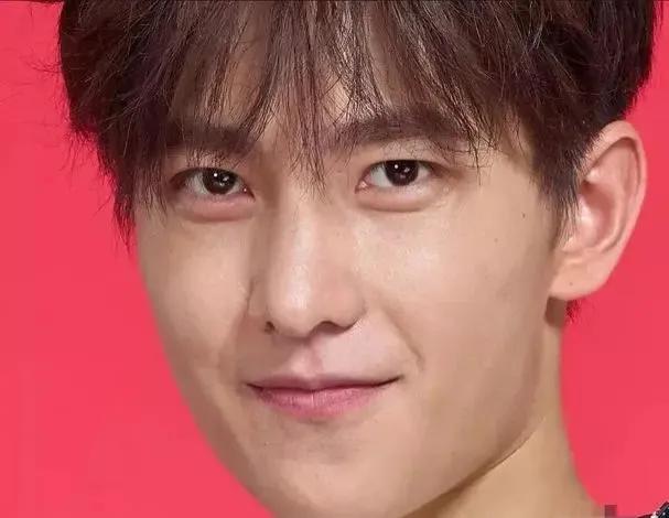 男明星未修图照片，看完你还喜欢他吗？