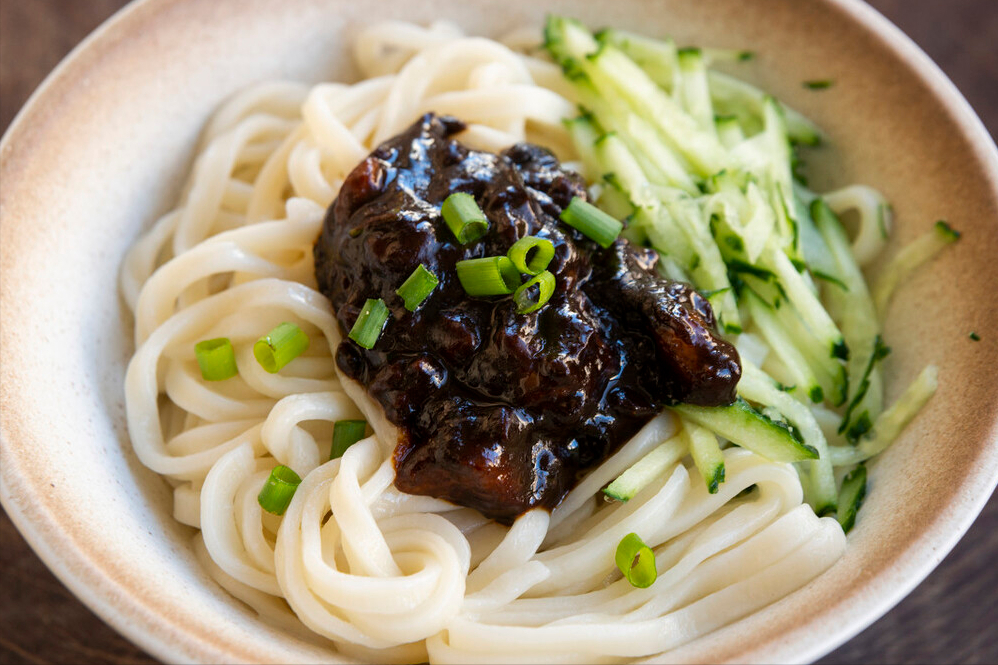 爱吃面条的要收藏，大厨分享秘制炸酱的做法，拌饭拌面都很香