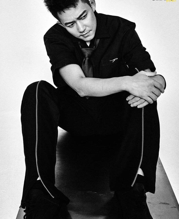 “再就业男团”西装大片上线 苏醒张远陈楚生戴墨镜绅士有型