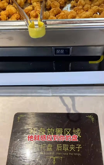 一大学现“智慧食堂”，学生自助打饭，网友：不用担心阿姨手抖了