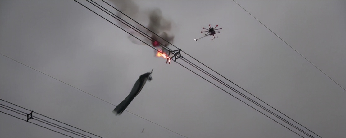 无人机是如何利用火焰发射装置进行清障作业的？