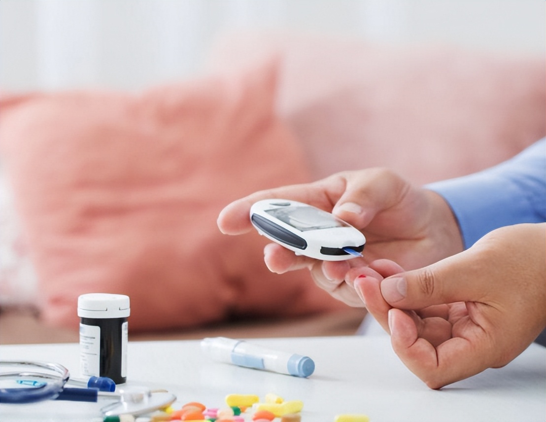 尿酸“超标”，身体会出现4个“信号”，占一个，也要开始控制