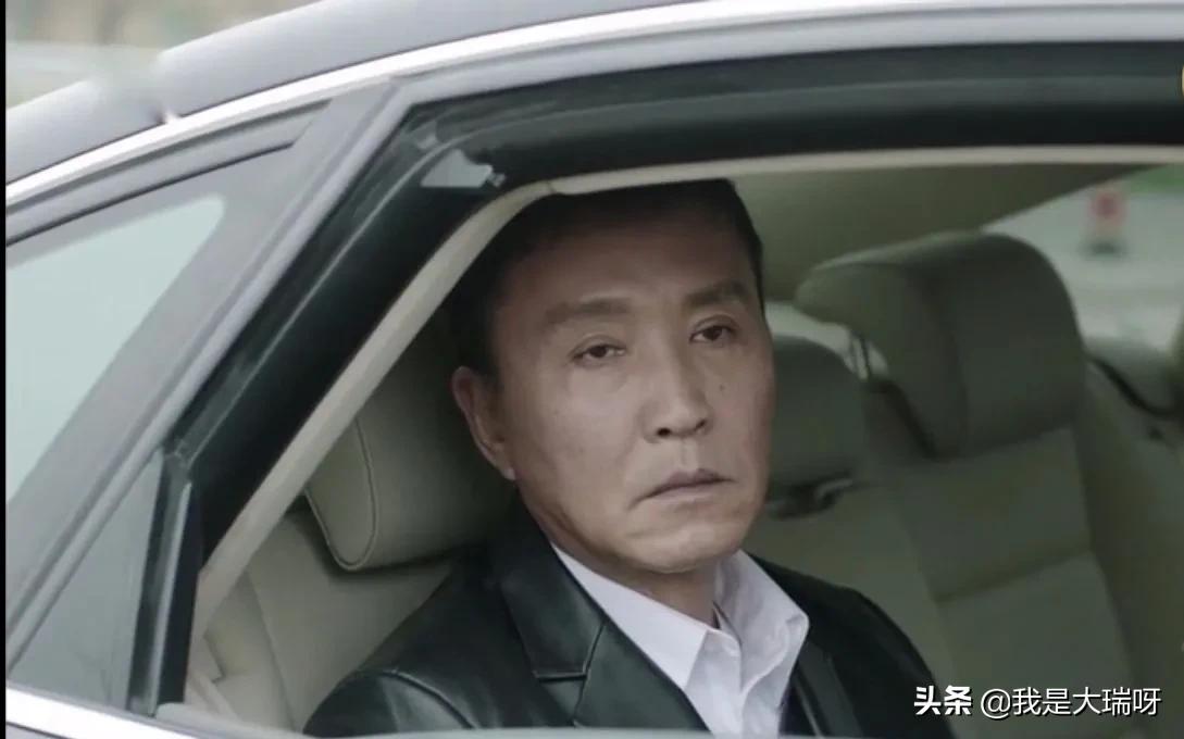 老戏骨冯远征晒合照配文：五虎也时尚！被批：蹭流量，不合适