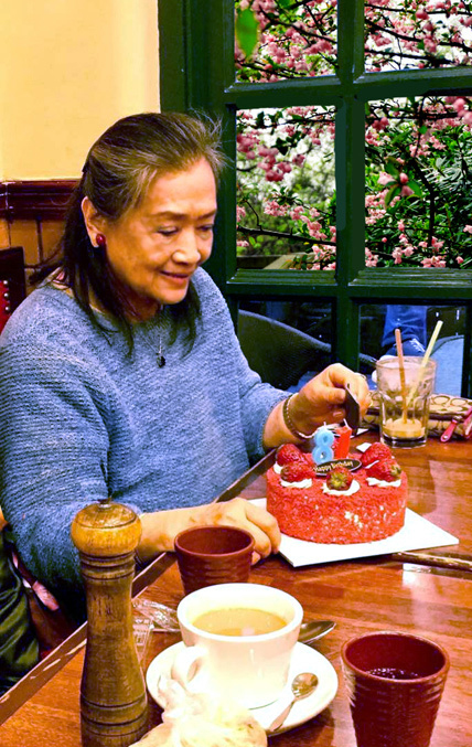 “歌唱家”朱逢博：丈夫死后不愿下葬遗体，痴情守候骨灰14年