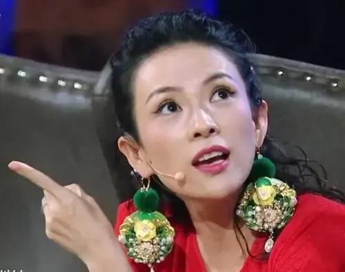 这3位女明星，超爱夸张耳饰，杨幂的烟头耳饰最为古怪