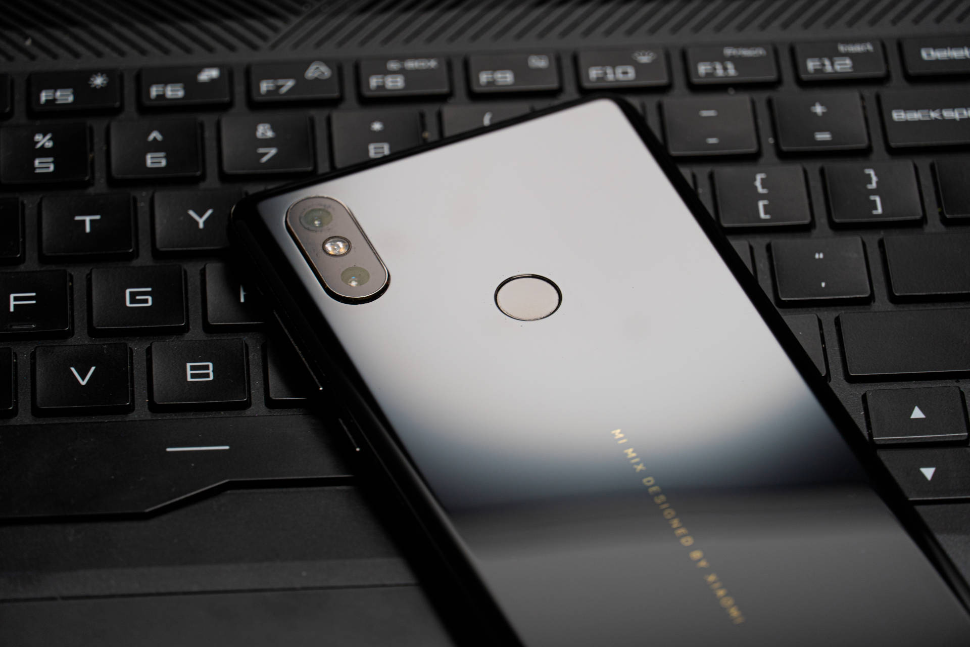 桌面必备！高颜值护眼台灯——南卡L1