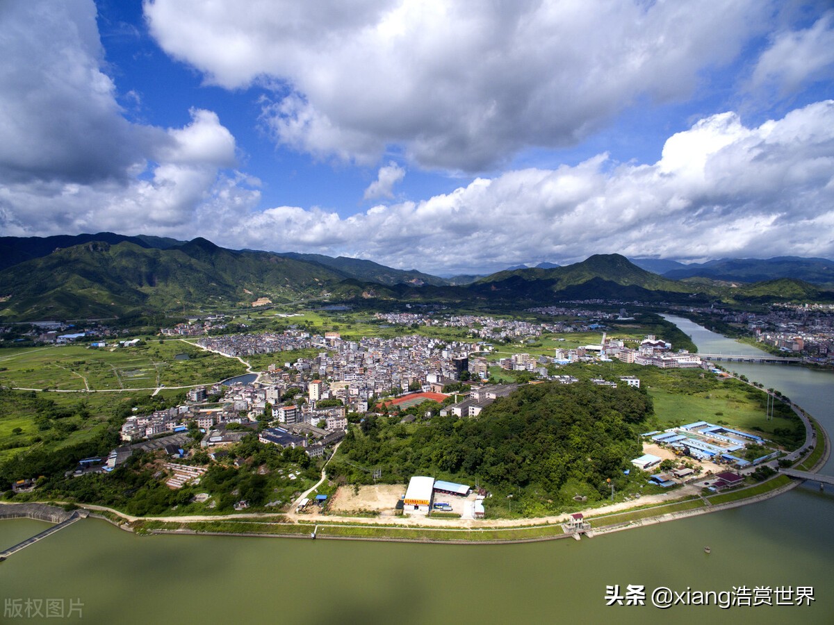 广东省的十大贫困县，分布于粤东、粤北，产业结构急需升级