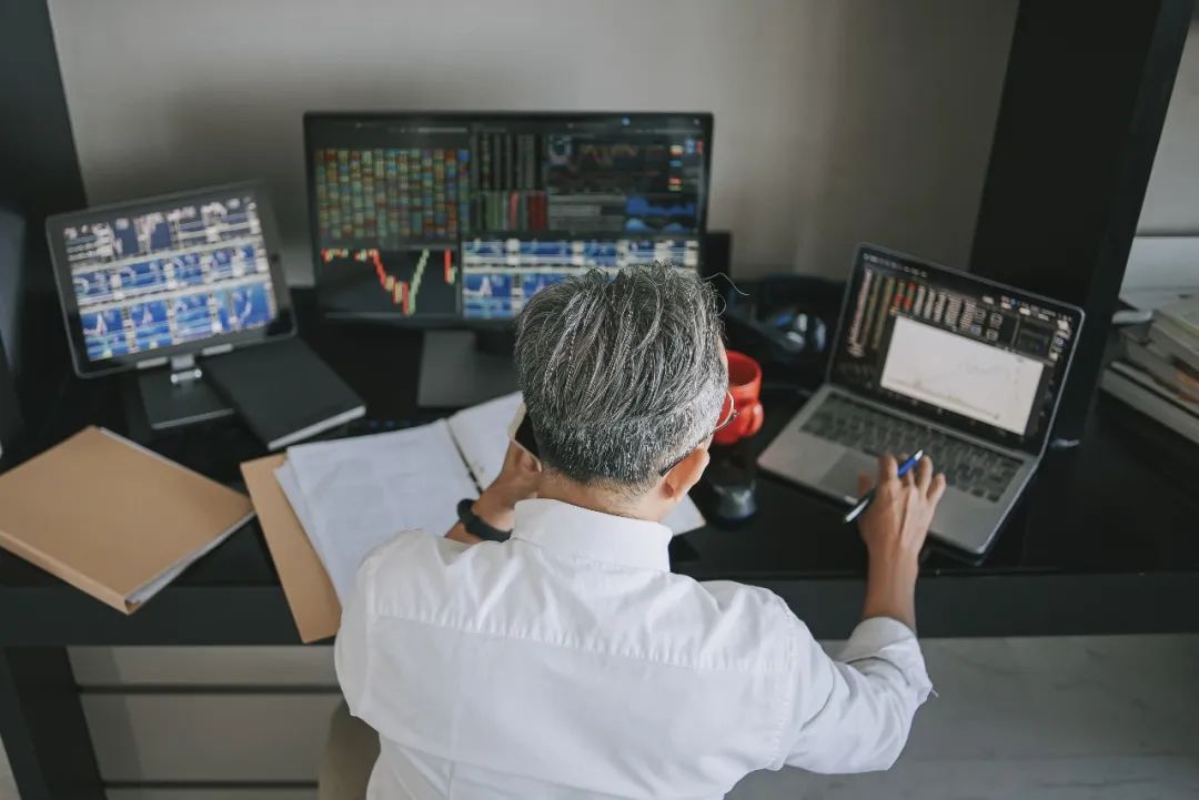 2道小学数学题，告诉你是如何在投资中亏损的 | 品牌新事