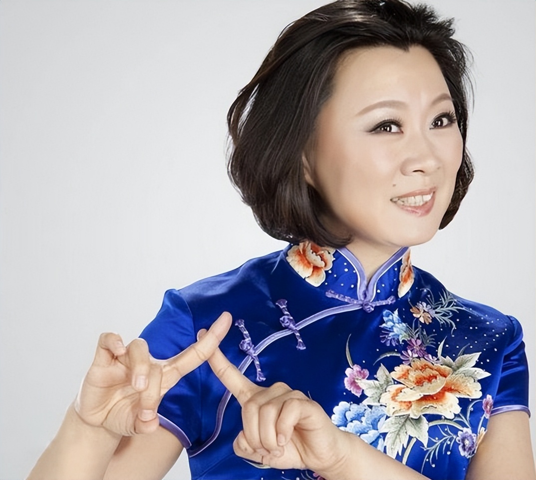 赵本山徒弟赵海燕:24岁生子,30岁上大学,和丈夫都是大学教授