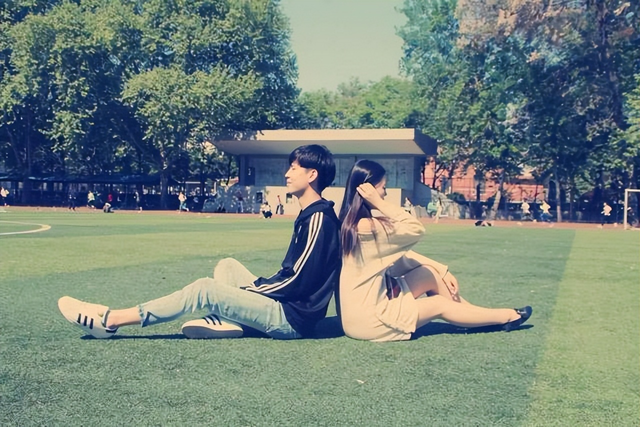 相恋4年，学霸情侣同时保研上海交大，学业感情两不误