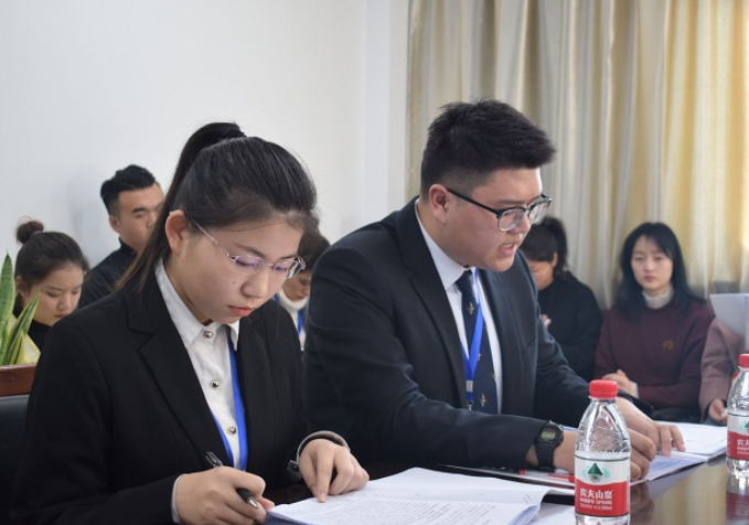 毕业10年发现，选择律师事务所和公务员的法学生，差距不是一点点