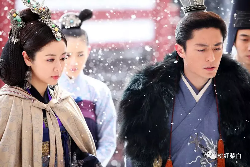 林心如新剧《华灯初上》,全员恋爱脑,上演中年陪酒女小时代