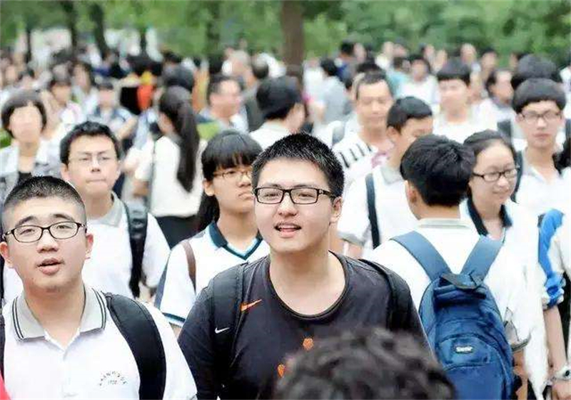 “学神”王端鹏：高考成绩749，仅差一分满分，怎么做到的？