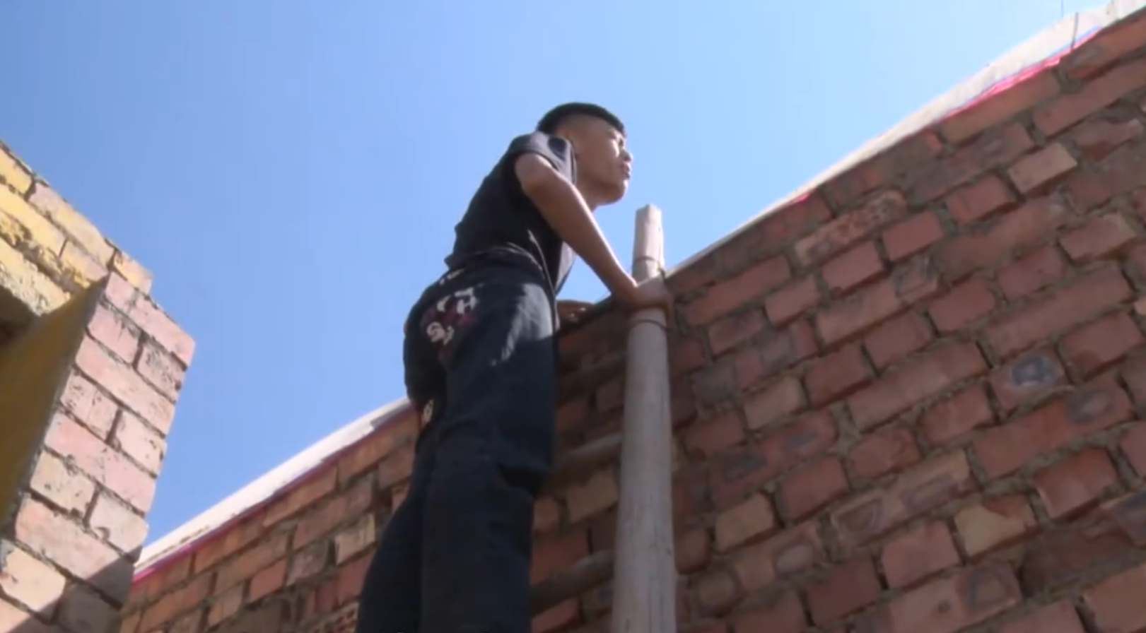 山东16岁富二代：逼姥爷下跪磕头，和母亲绝交，如今逆袭成为歌手