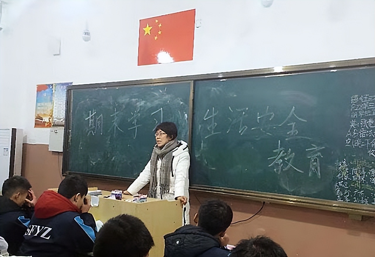 湖南患癌女教师的最后日子：坚持送60名学生上重本，逝后师生才知