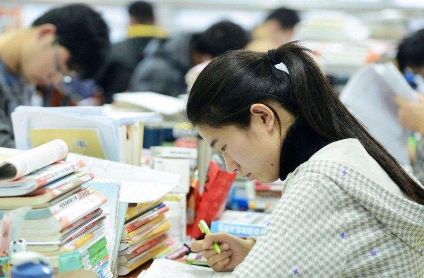 2022年考研人数达462万人，同时迎来一个坏消息，使上岸难度增加