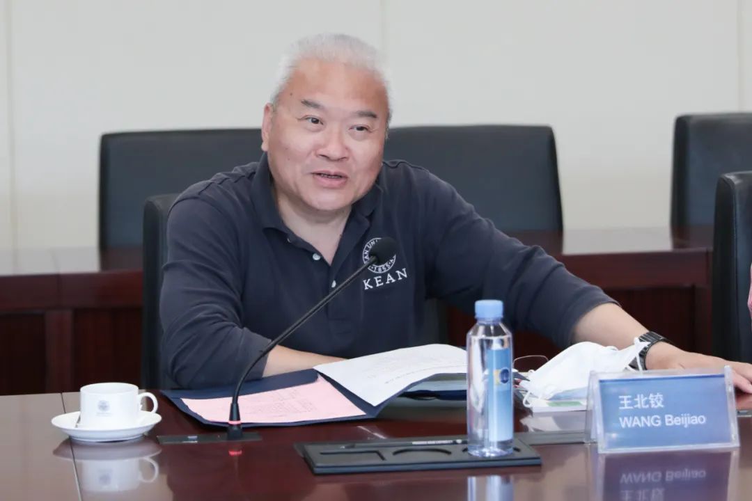 青山控股集团一行来访温州肯恩大学