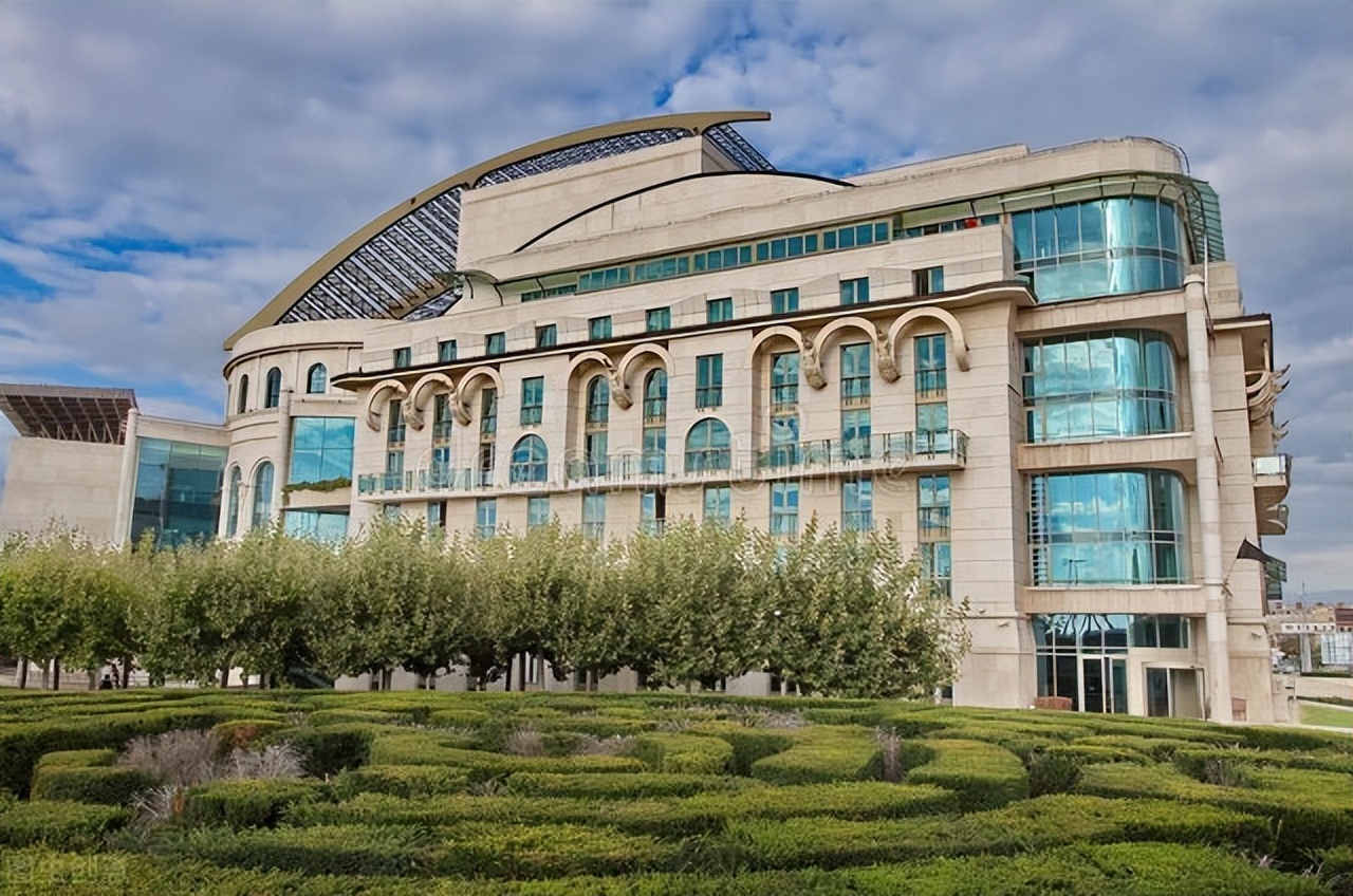 如何看待胡先煦发文，表示报考国家话剧院完全遵守规定