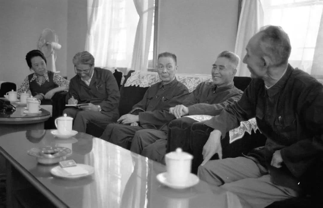 文强获特赦后到美国访友，得知台湾有100万美金可领，他果断拒绝