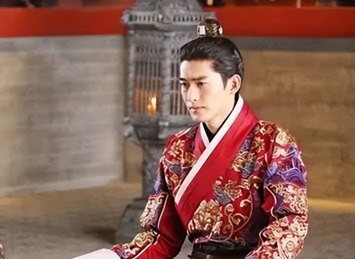 穿飞鱼服我只服这11位男星！穿上后个个化身为万人迷，霸气侧漏