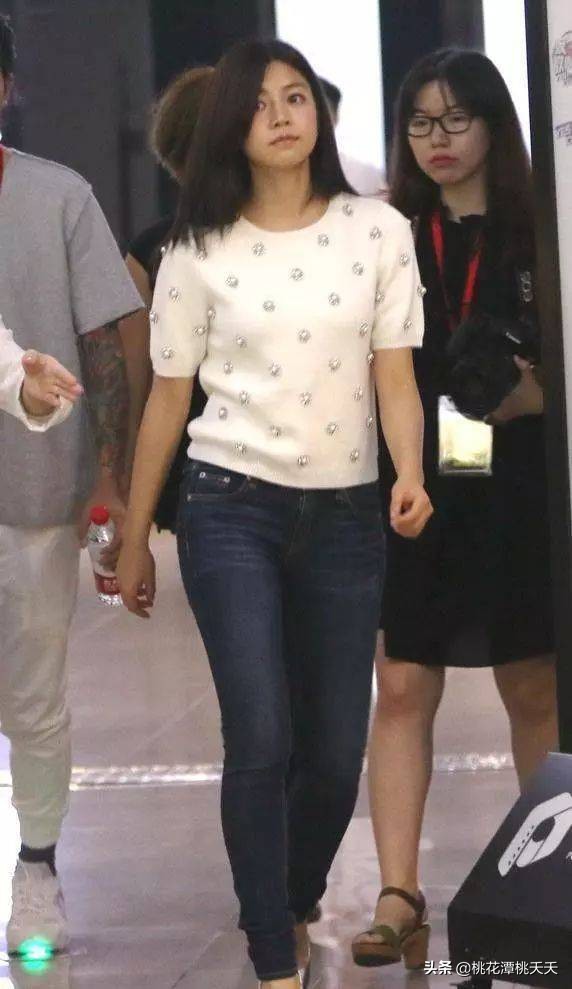 粗腿、短腿、罗圈腿，这8位女星貌美如花，却“输”在了大腿上