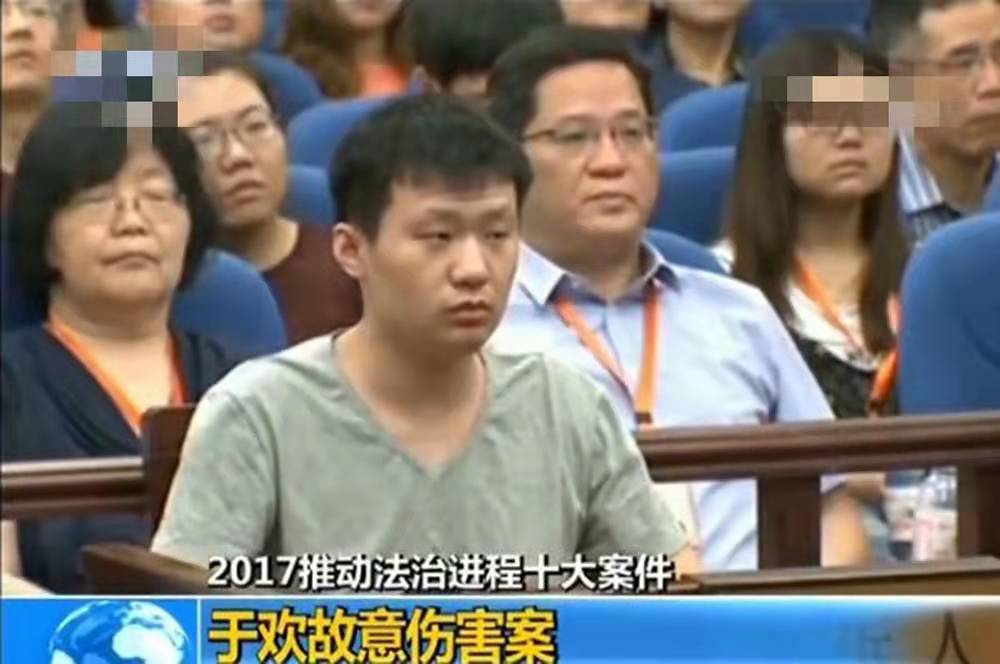 2016年山东小伙因母亲受辱，持刀刺死一人被判无期，结局如何？