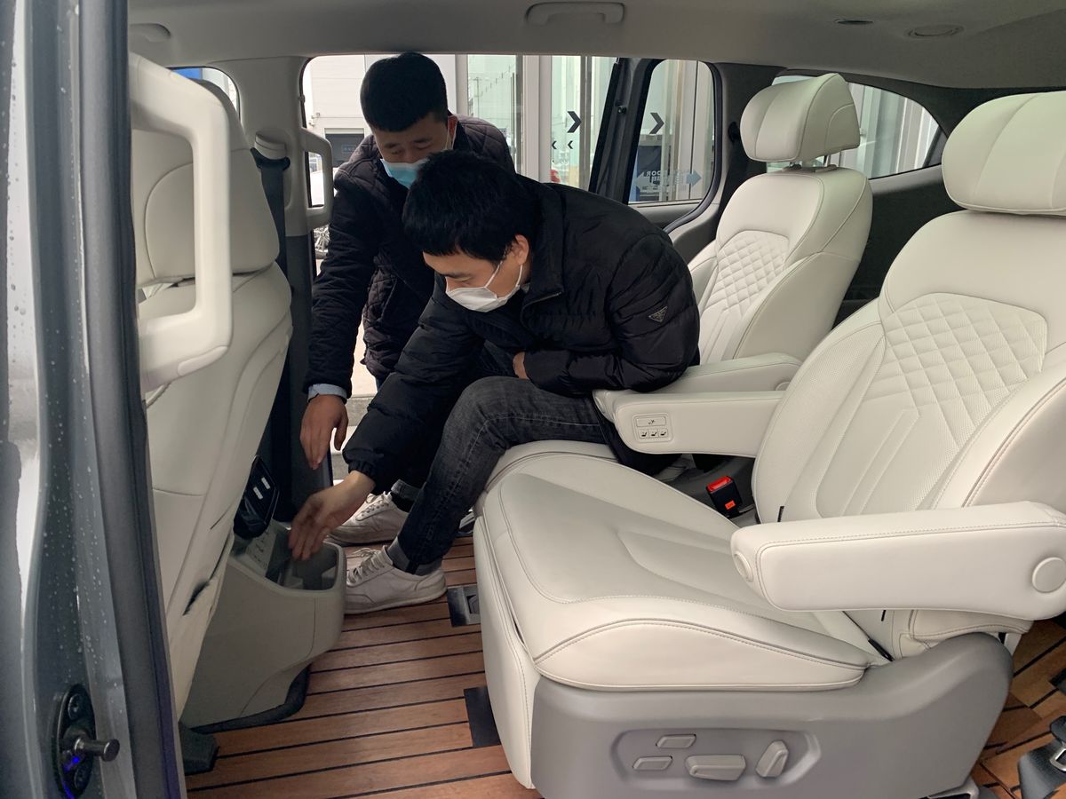 记者探店：深入了解热销MPV为何火爆