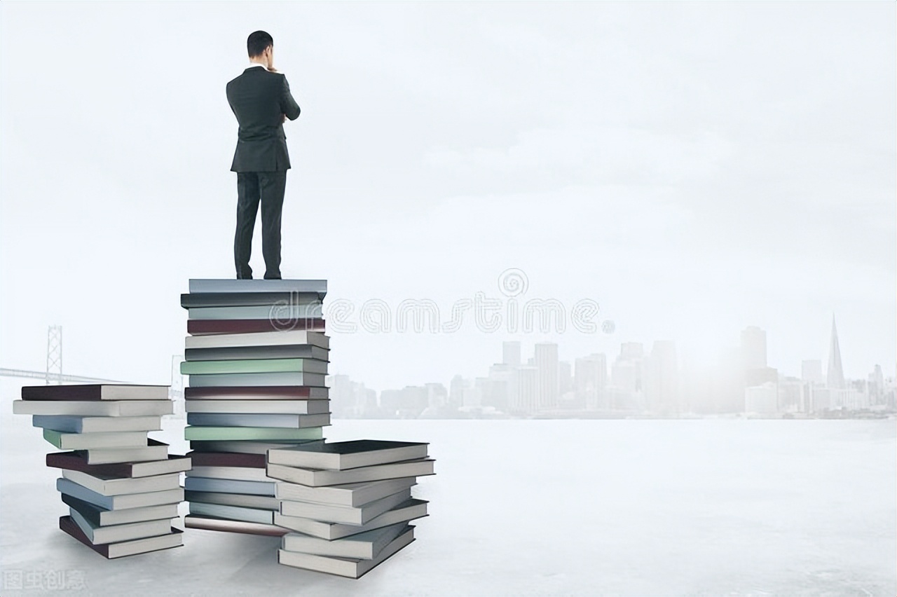 本科就业人数较多的十大行业，最高平均工资6475元，最大增幅92%