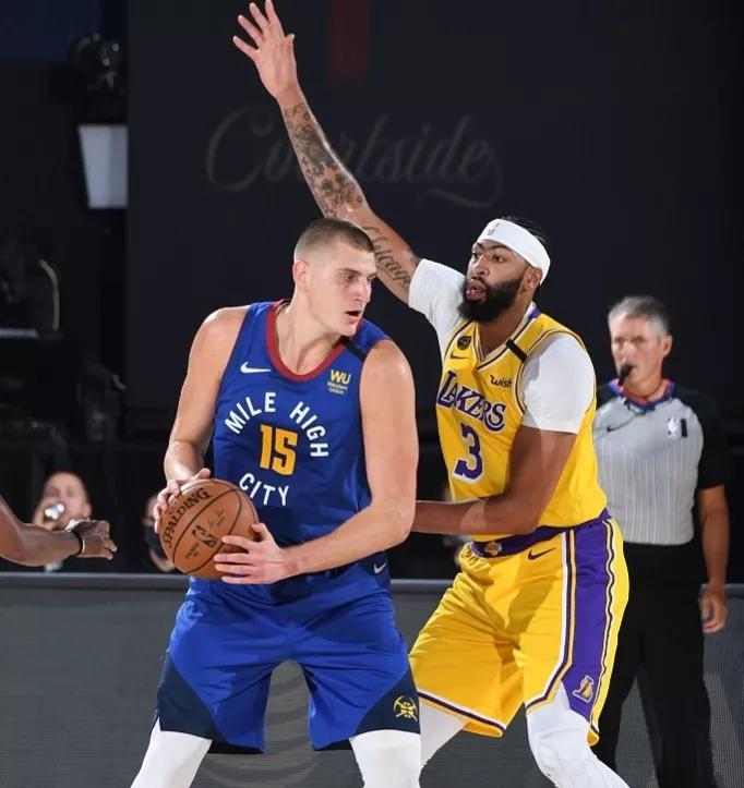 nba有哪些内线是比较强悍的(NBA现役自带体系的超级内线，字母自带攻防体系，约基奇是奇葩)