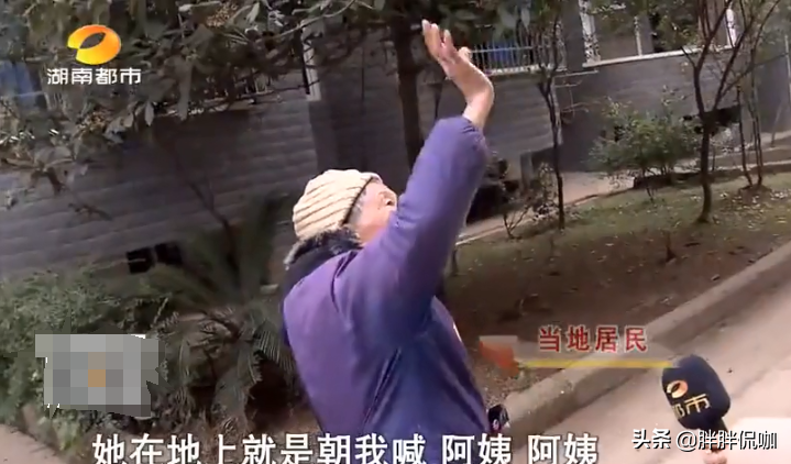 女大学生因爱变得精神失常，和流浪汉生下孩子，亲妈：造孽啊