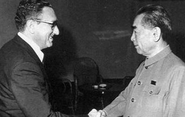 外国记者：中国还有妓女吗？面对不怀好意的人，总理巧妙应答